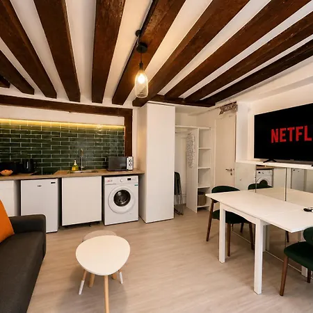 Latin Quarter Classic 1br With Netflix
