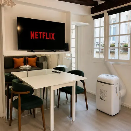 Latin Quarter Classic 1br With Netflix Apartment *